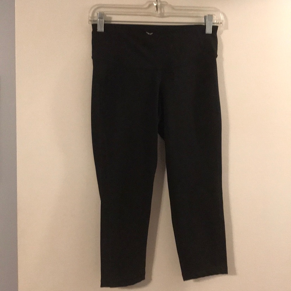 Old Navy active black leggings.